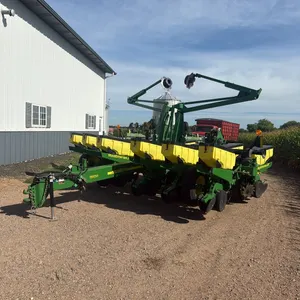John Deere  1760 12 row planter, 3 Bu Boxes, Yetter Row Cleaners, JD Computer Track 350 Monitor, One Owner
