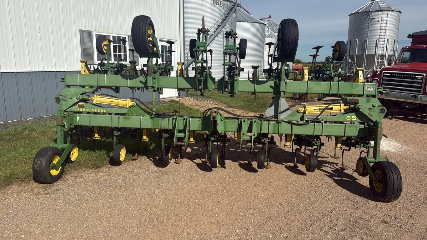 John Deere 85 (12) 30” Row Crop Cultivator