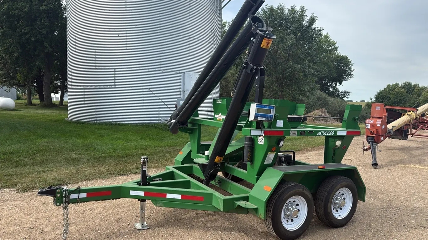 HitchDoc Model HSC2200 Double Seed Tote Tender Trailer w/ Hyd Power Station, Digistar Scale, Tandem Axle