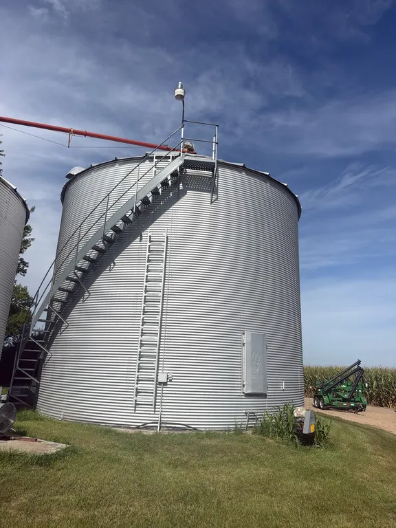 GSI Grain Bin, 30’ Approx 14,000 Bu, Side Stairs, Full Floor, Unloading Auger, Top North Cross Auger Goes with This Bin, Seller to Disconnect Power t