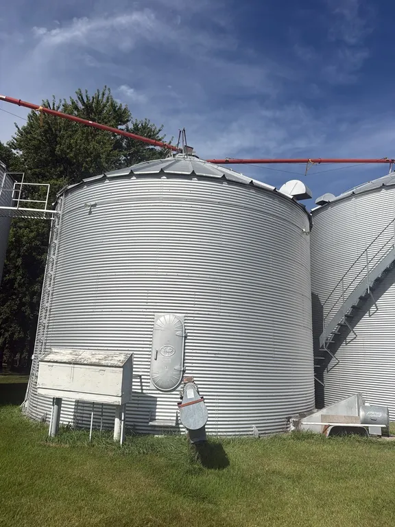 NP Grain Bin, 27’ Approx 10,000 Bu, Full Floor, Unloading Auger, Seller to Disconnect Power to Bin, Buyer Responsible for Removal, Sold Subject to