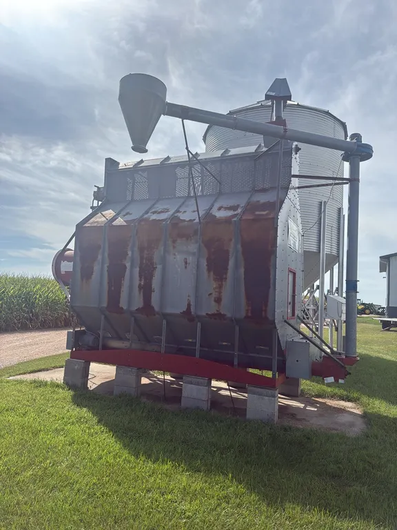 Super B Dryer, Seller to Disconnect Power to Bin, Buyer Responsible for Removal
