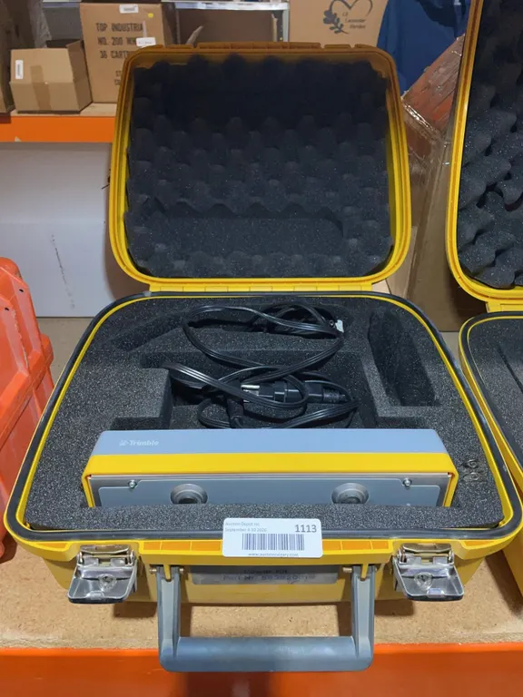 Trimble Battery System Charger 5-Slot with Case