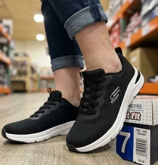 Skechers Swift Fit Hands-Free Black Sneakers Size 7