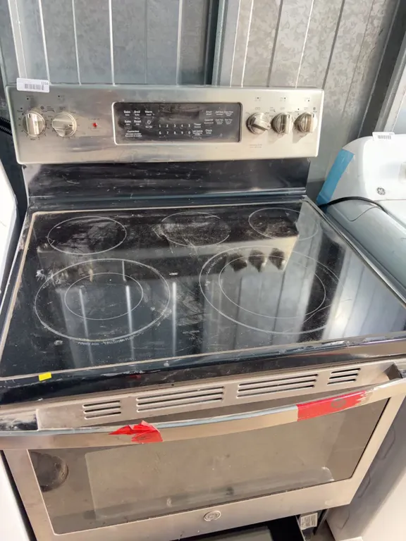 GE JCB830SF3SS Glass Top Electric Range
