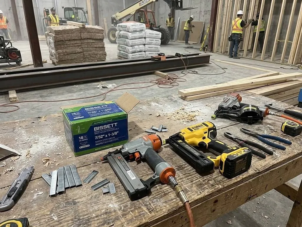 Bissett 7/32" x 1-3/8" Narrow Crown Staples
