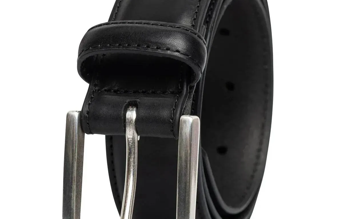 Roots Black Leather Belt Size M 32-34 in Box