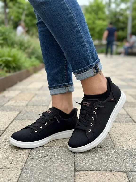 Skechers BOBS Swift Fit Black Sneakers Size 9