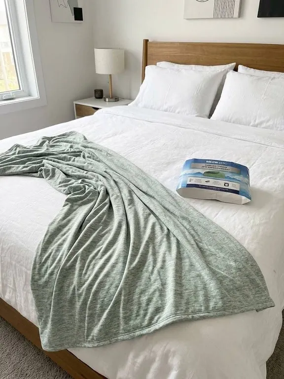 Below Zero Cooling Throw 60" x 70"