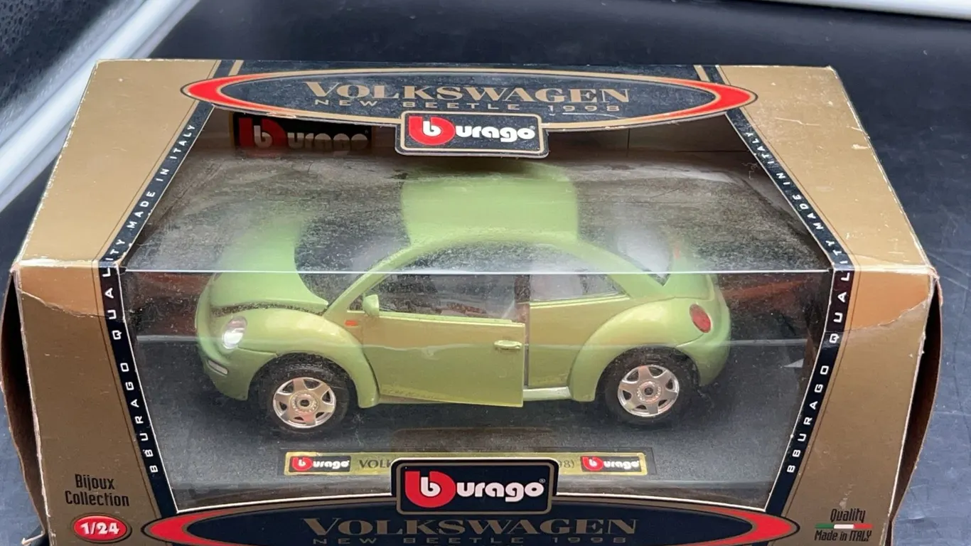 Bburago 1:24 Volkswagen New Beetle 1998 Diecast
