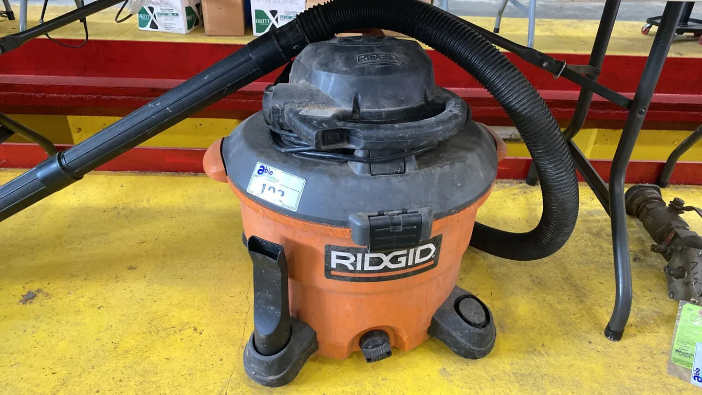 RIDGID WET/DRY 12 GALLON SHOP VAC WITH HOSE & 2 ATTACHMENTS