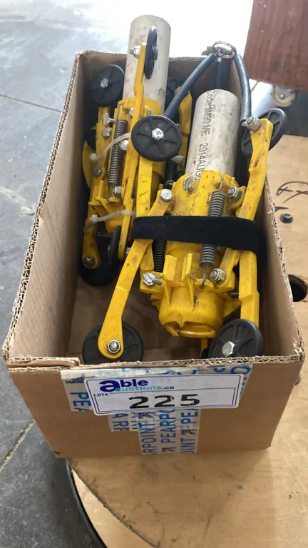 2 ADJUSTABLE PUSH CAMERA SKIDS