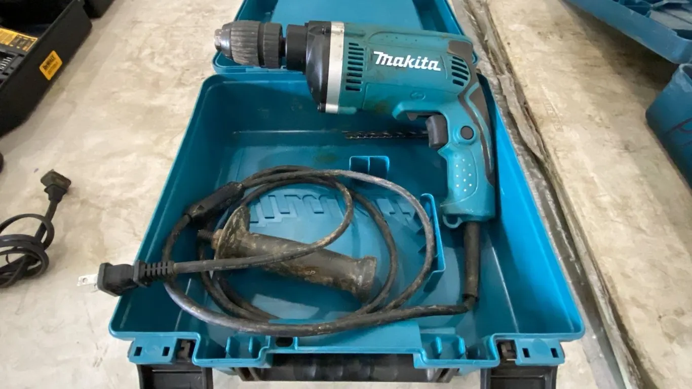 MAKITA HP1631 ELECTRIC HAMMER DRILL IN HARD TRANSPORT CASE
