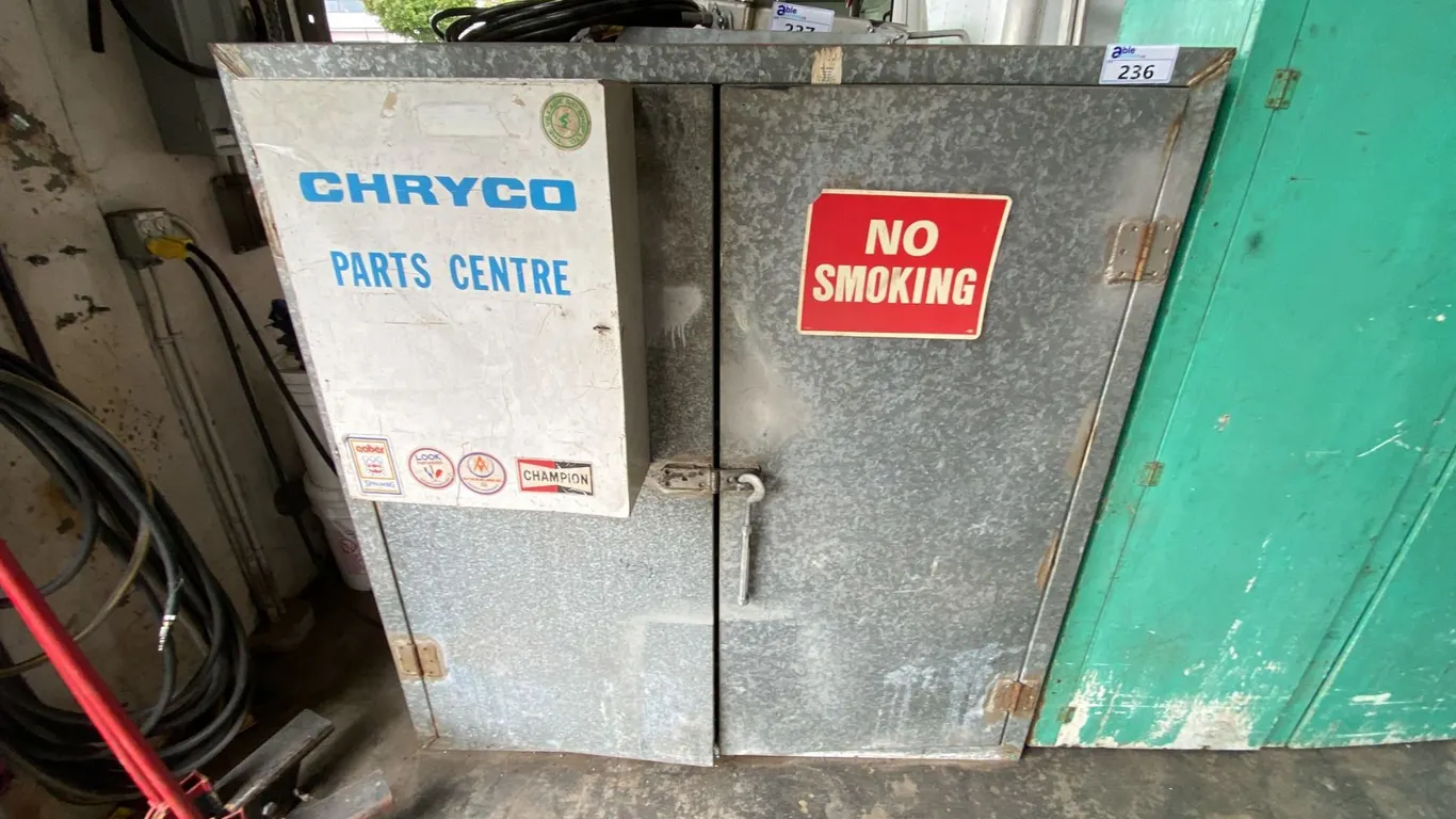 GALVANIZED METAL STORAGE CABINET WITH LARGE ASSORTMENT OF GRINDING DISCS, SANDING BELTS, WIRE BENCH