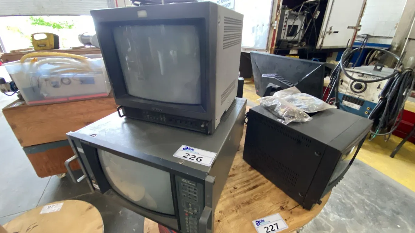 GROUP OF ASSORTED SURVEILLANCE MONITORS, MSI COMPUTER MONITOR, GEMINI PMX-1100 STEREO MIXER,