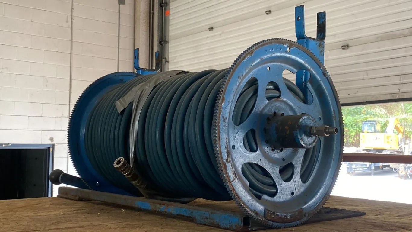 BLUE METAL REEL WITH INDUSTRIAL AIR HOSE