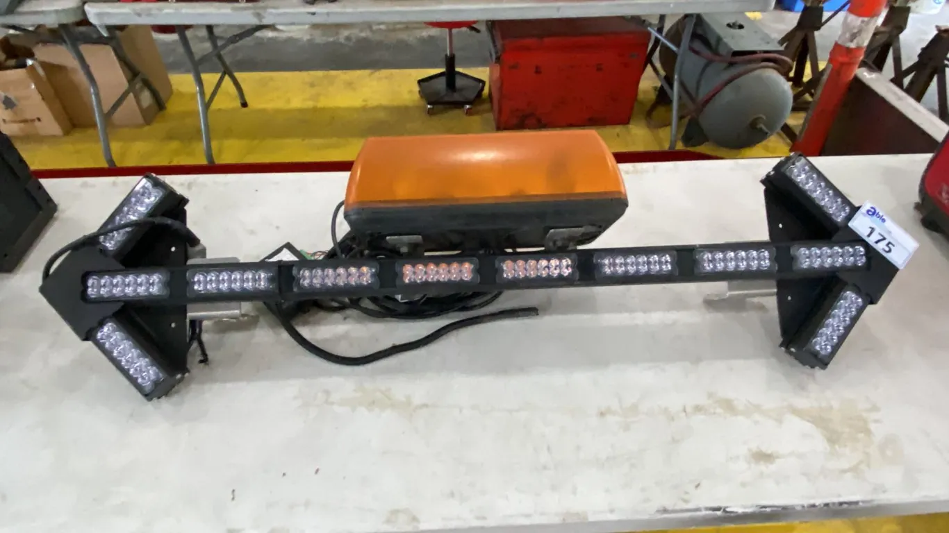 VEHICLE MOUNTED LED DIRECTIONAL TRAFFIC CONTROL ADVISOR WARNING LIGHT BAR