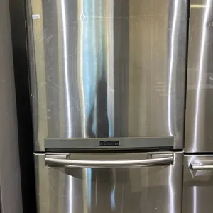 SAMSUNG 32" STAINLESS STEEL SWING DOOR FRIDGE WITH BOTTOM FREEZER: *DIGITAL DISPLAY NOT WORKING*