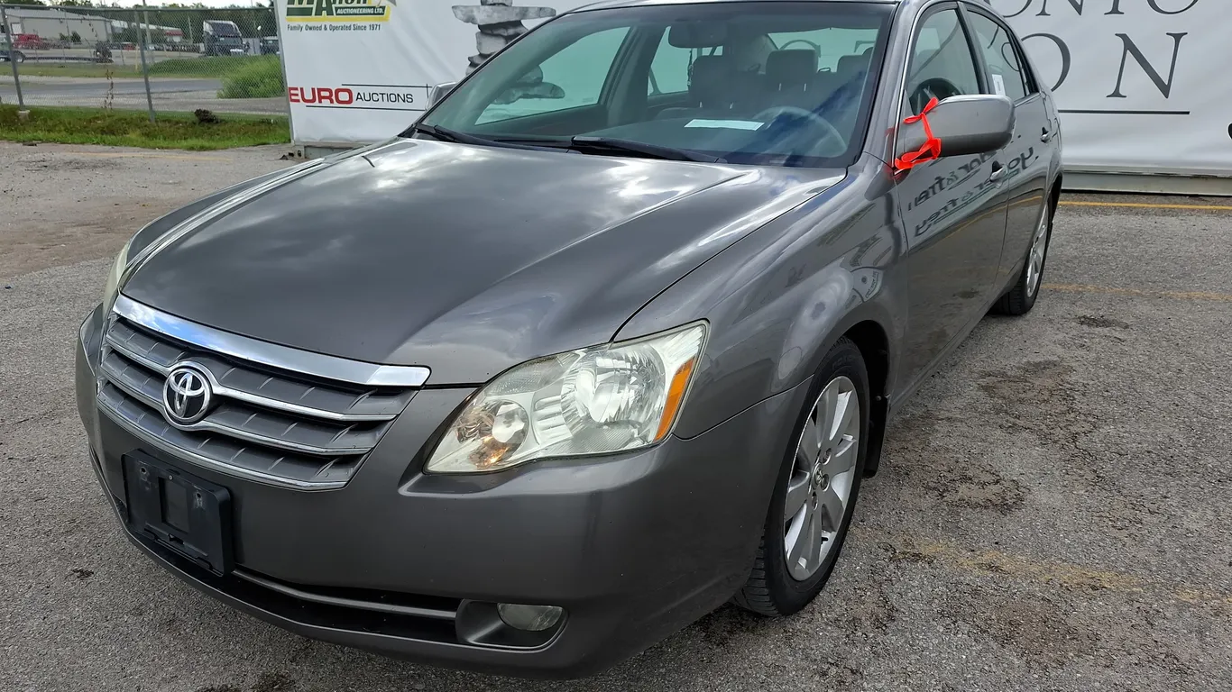 2005 Toyota Avalon XLS 4dr Sedan