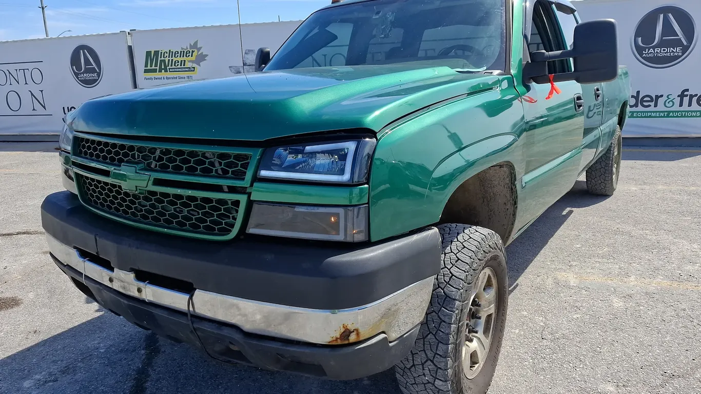 2005 Chevrolet Silverado 2500HD 4dr Crew Cab 4WD LB