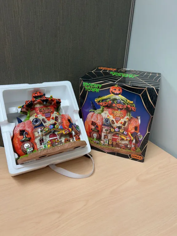 Lemax Spooky Town Sugared Pumpkin Candy Shop LED Figure