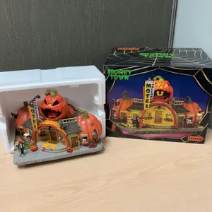 Lemax Spooky Town Pumpkin Hollow Motel Lighted Building