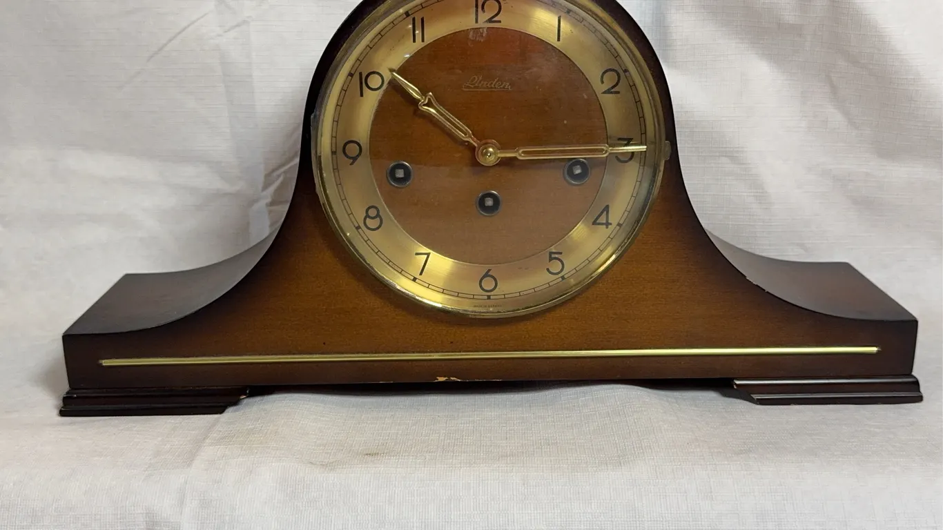 Linden Mantle Clock