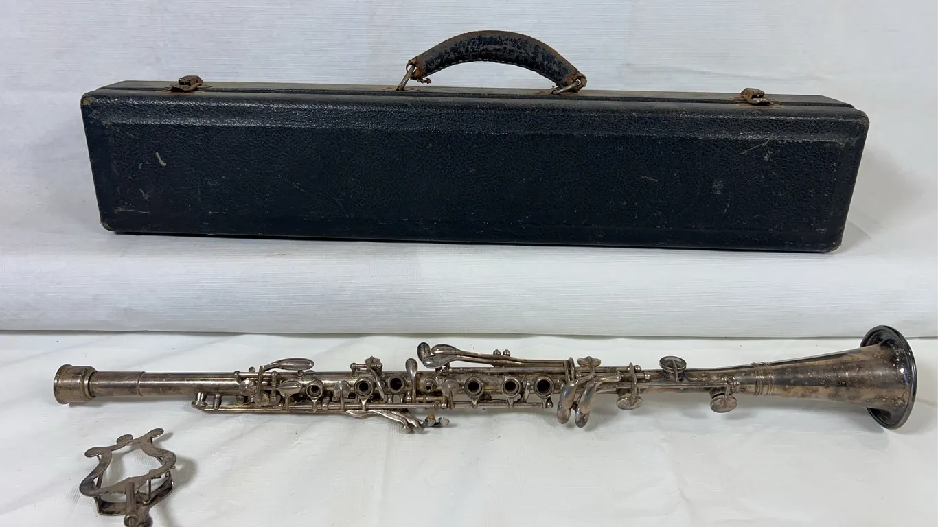 VTG Clarinet in Case