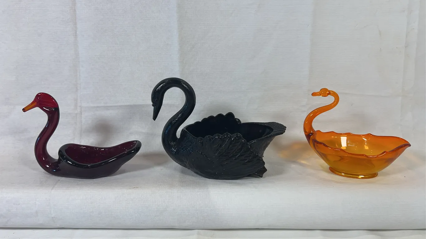 Art Glass Swans