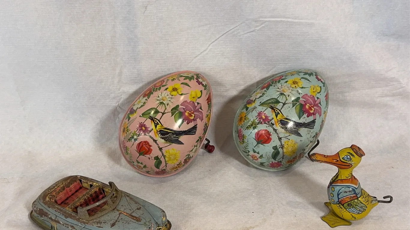 Tin Litho Eggs & Toys