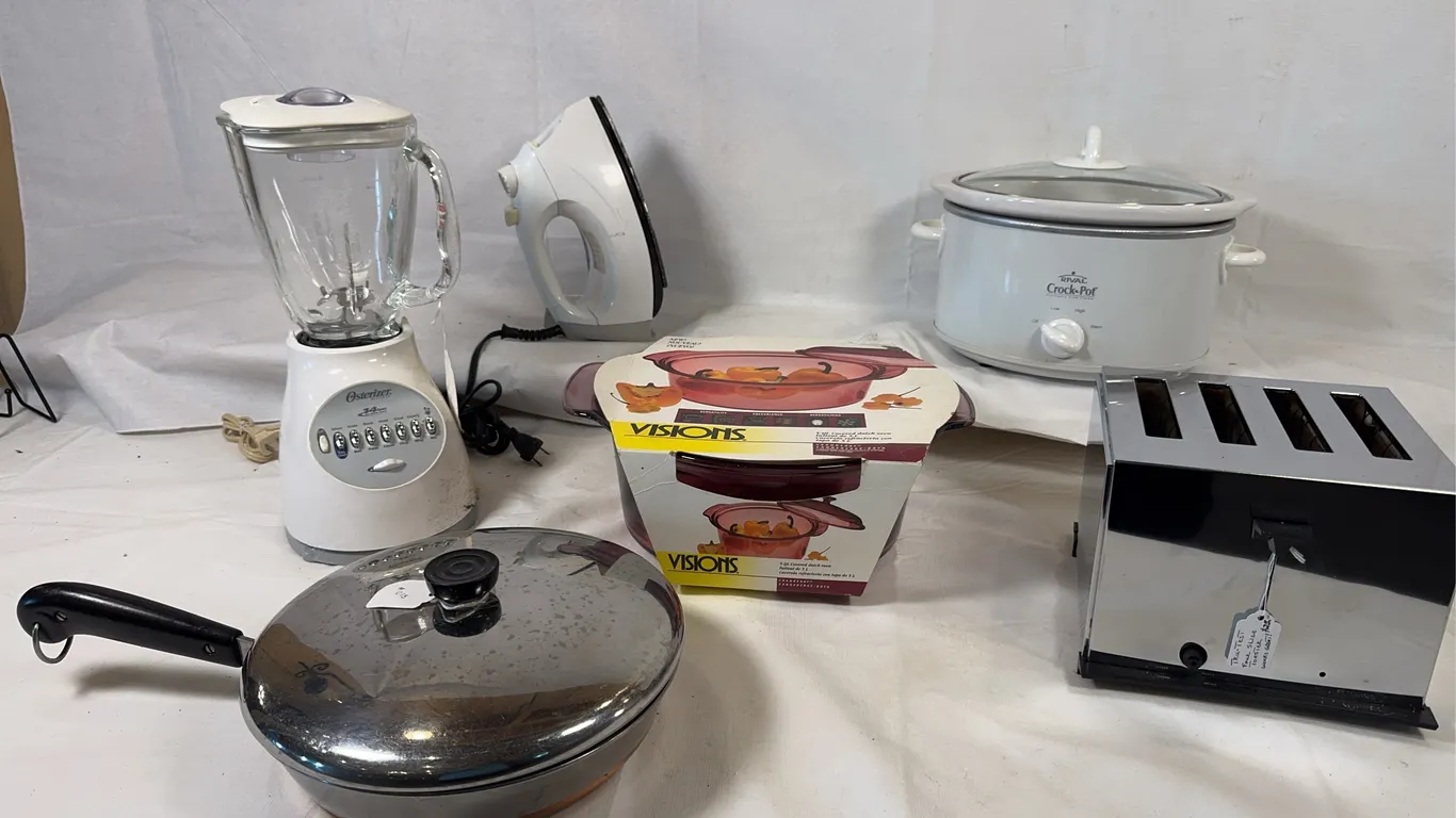 Crock Pot & Kitchen Items