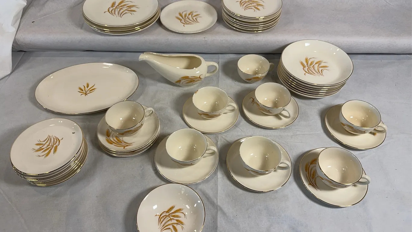 Classic “Golden Wheat” Dinner Ware