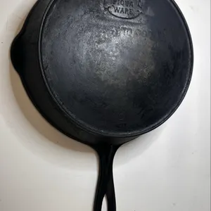 Favorite Piqua Ware #8 Cast Iron Skillet