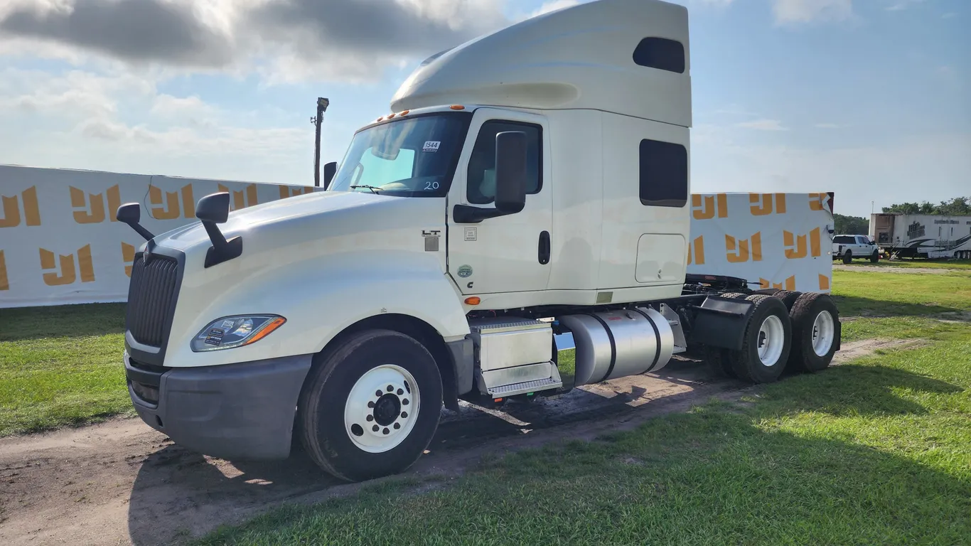 2020 INTERNATIONAL LT625 TANDEM AXLE TRUCK TRACTOR VIN: 3HSDZAPR4LN864800