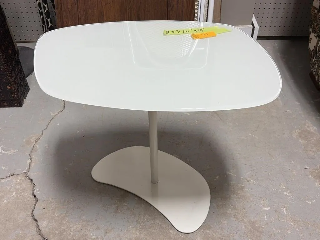 Accent table - 25x16x19 inches