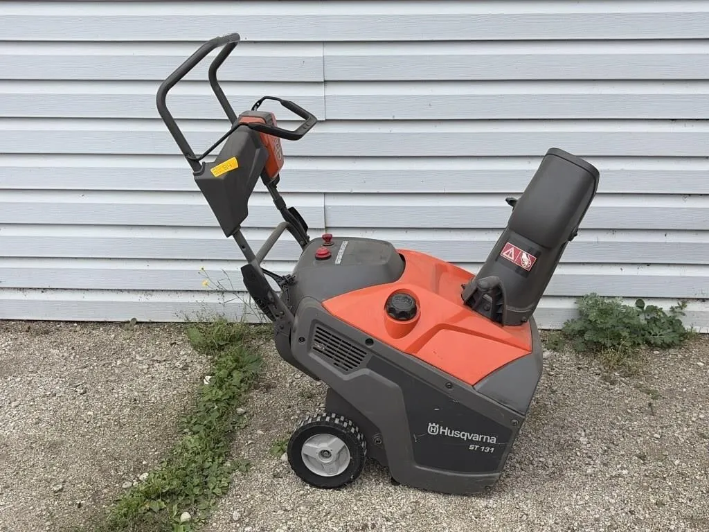 Husqvarna ST 131 Snow Blower
