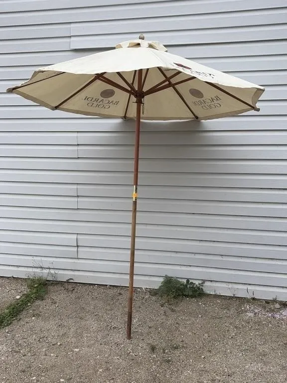 Bacardi Gold Patio Umbrella 7�dia