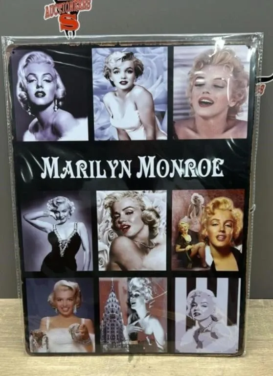 Decorative Metal Sign 12" x 16". Marilyn Monroe.