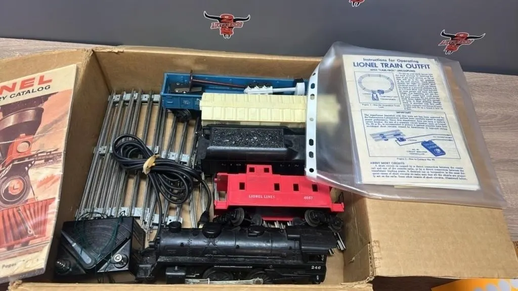 O scale Lionel Train Set w/Catalogue and