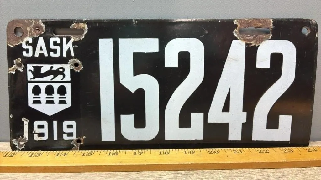 1919 Porcelain Sask. License Plate. *SC