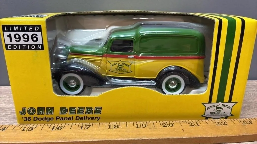 1:25 Liberty Classics 1936 John Deere Dodge