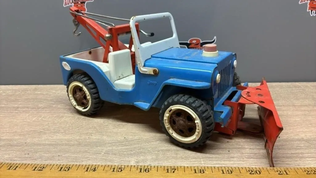 Vintage Tonka Grader/Wrecker.