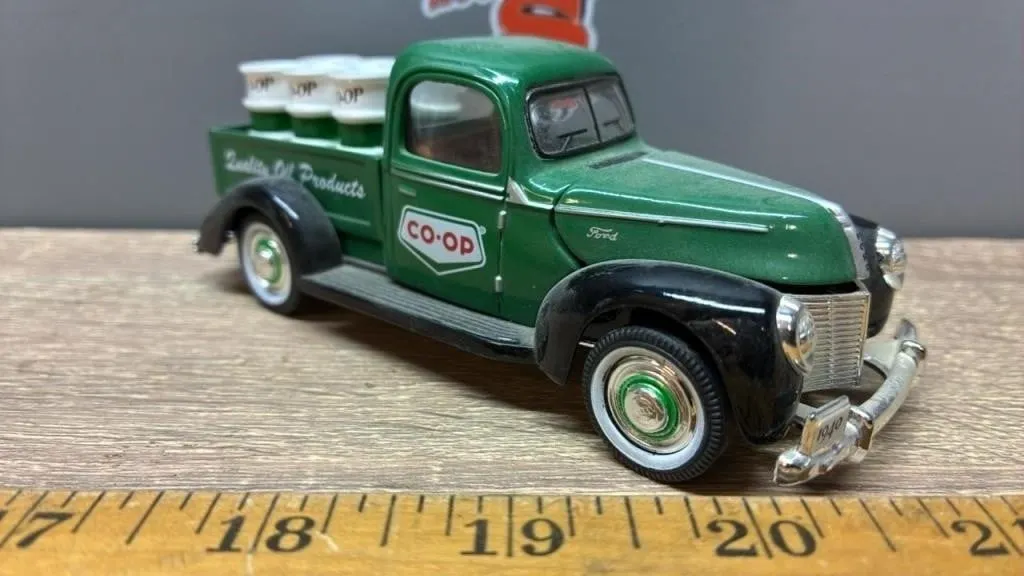 1:32 Golden Wheel Die Cast 1940 CO-OP Delivery