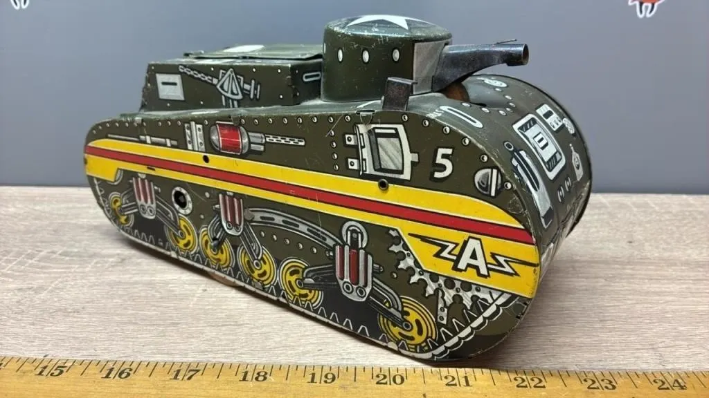Vintage Marx Wind Up Tank. No Key. *Working Per