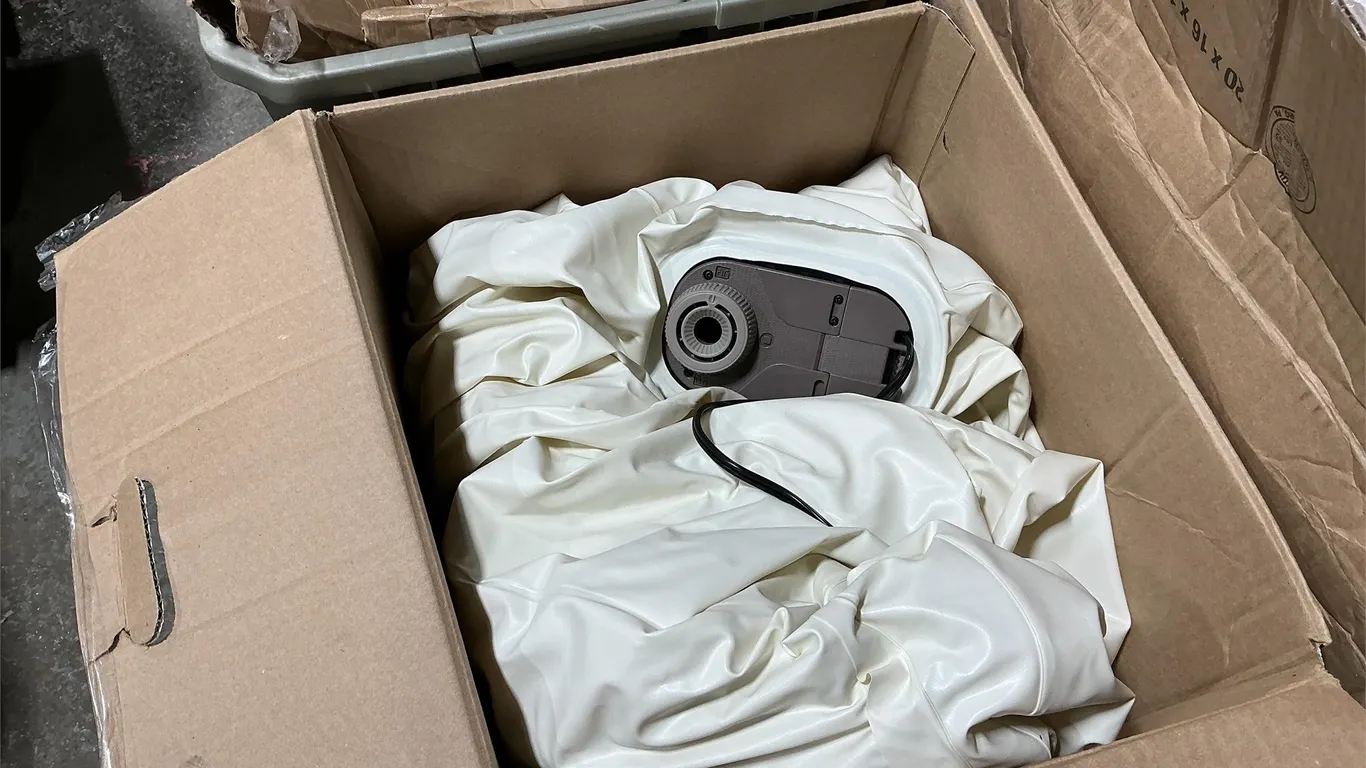 Self Inflating Air Mattress With Built-In Pump