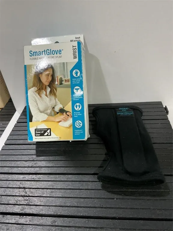 IMAK SmartGlove Wrist Support Small Black $25.00