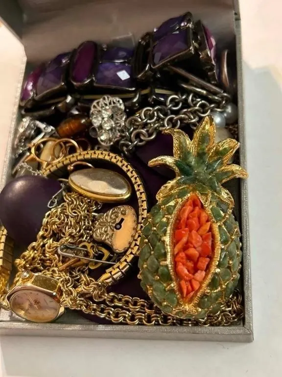 Vintage jewellery lot
