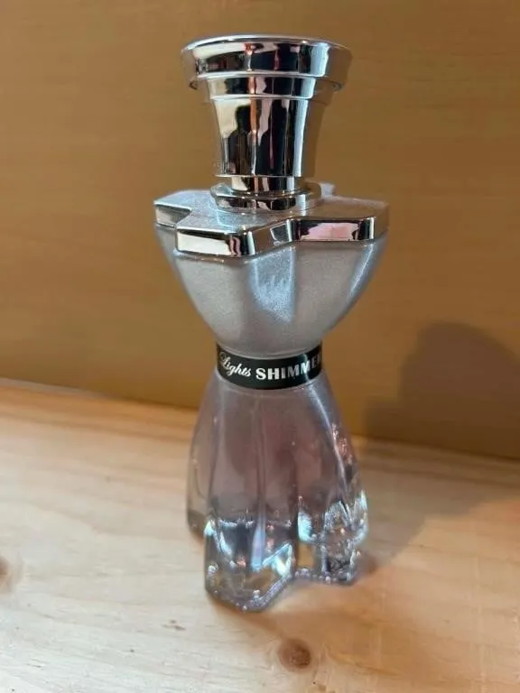 Light shimmer perfume