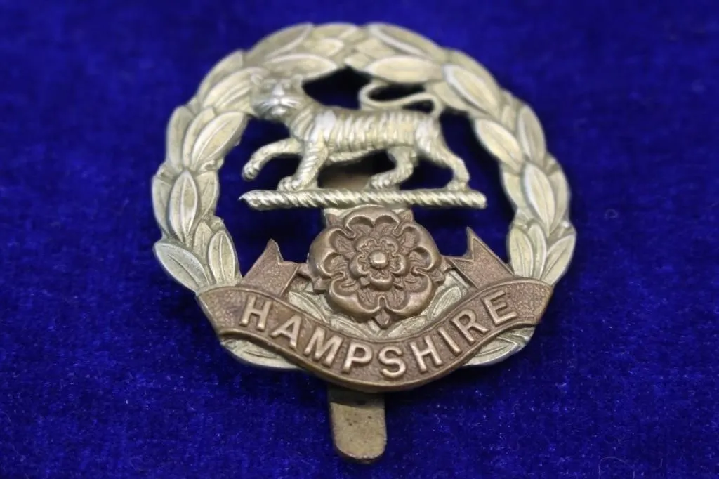 WWII British Army Hampshire Regt Cap Badge