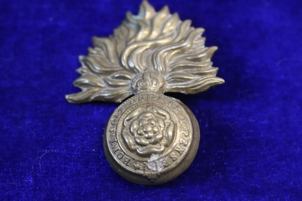 WWI/WWII British Army Cap Badge - Royal Fusiliers